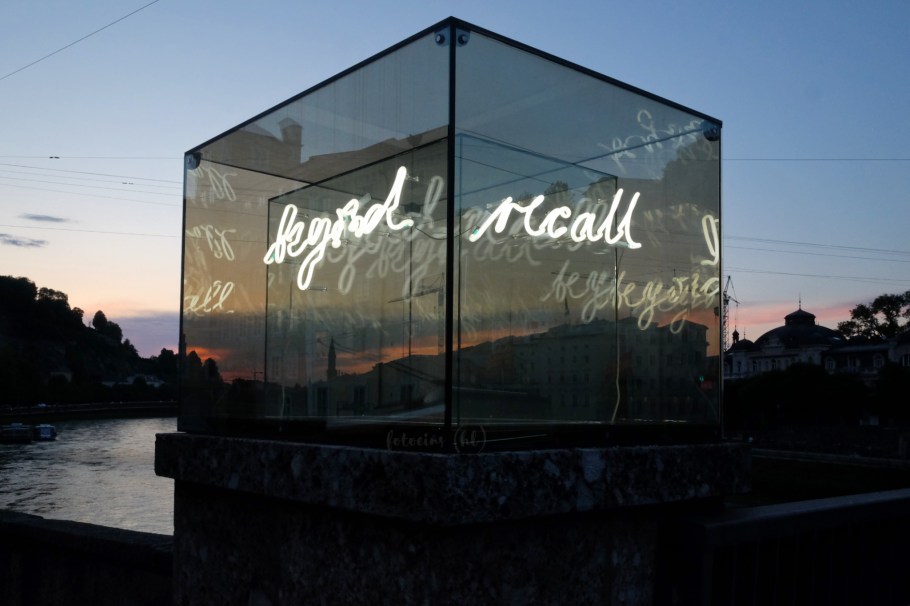 Brigitte Kowanz, Beyond Recall, Walk of Modern Art, street art, Staatsbrücke, Salzburg, Austria, Oesterreich, fotoeins.com