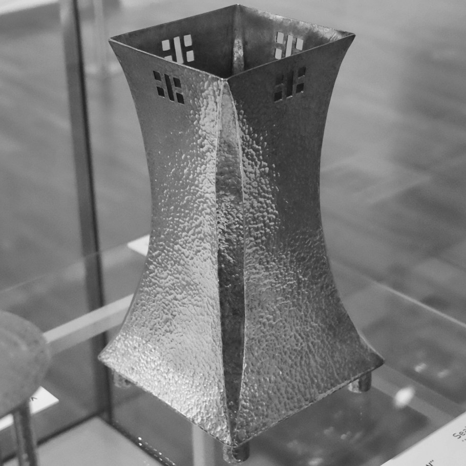 Vase, Josef Hoffmann, Wiener Werkstaette, Vienna Modernism, Wien Moderne, Wien Museum Karlsplatz, Vienna, Wien, Oesterreich, Austria, fotoeins.com