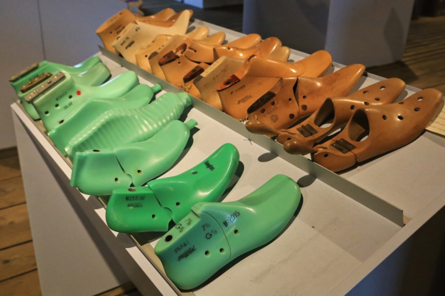 Shoe lasts, Fagus-Werk, Fagus Factory Building, Fagus, Walter Gropius, Karl Benscheidt, Alfeld, Lower Saxony, Niedersachsen, Germany, UNESCO, World Heritage, Bauhaus, fotoeins.com