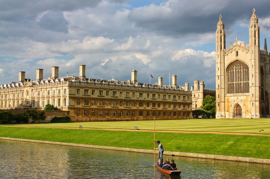 Punting, River Cam, King's College, Cambridge University, Cambridge, England, UK, fotoeins.com