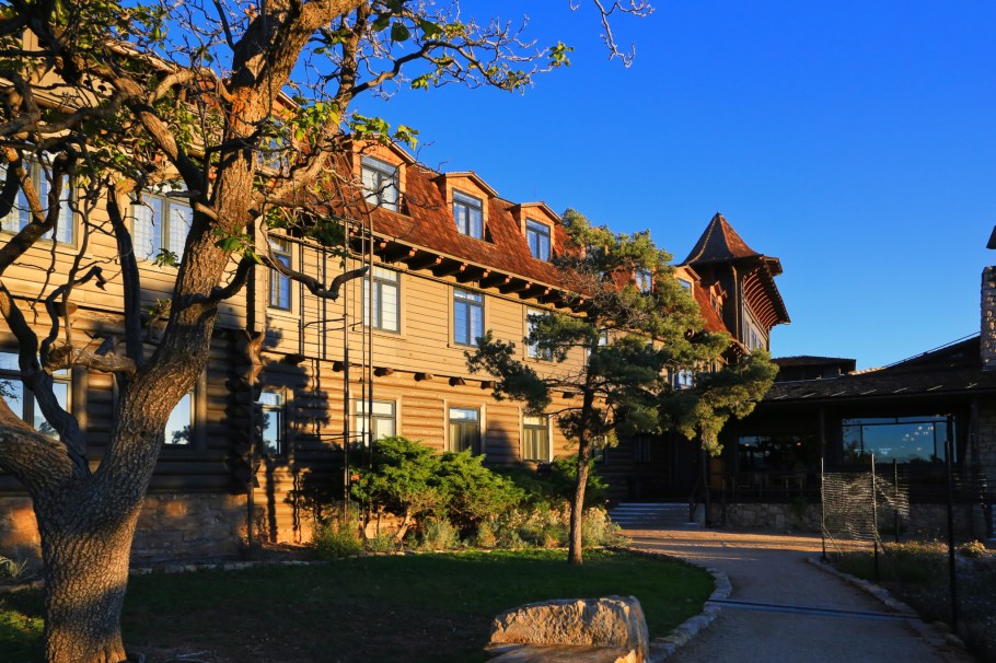 El Tovar Hotel, South Rim Trail, Grand Canyon Village, South Rim, Grand Canyon, Grand Canyon National Park, AZ, USA, fotoeins.com