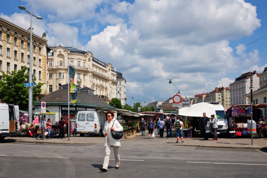 Naschmarkt, Linke Wienzeile, U4 Kettenbrueckengasse, Wiener Linien, Wiener Stadtbahn, Vienna, Wien, Oesterreich, Austria, fotoeins.com
