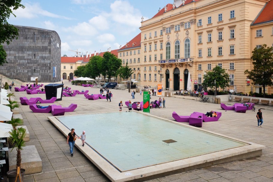 MuseumQuartier, Leopold Museum, mumok, Museumsplatz, Vienna, Wien, Oesterreich, Austria, fotoeins.com