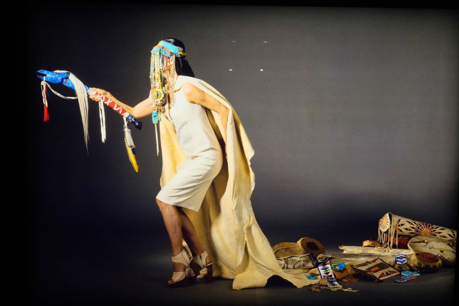 Dana Claxton, Fringing the Cube, Vancouver Art Gallery, Vancouver, BC, Canada, First Nations, fotoeins.com