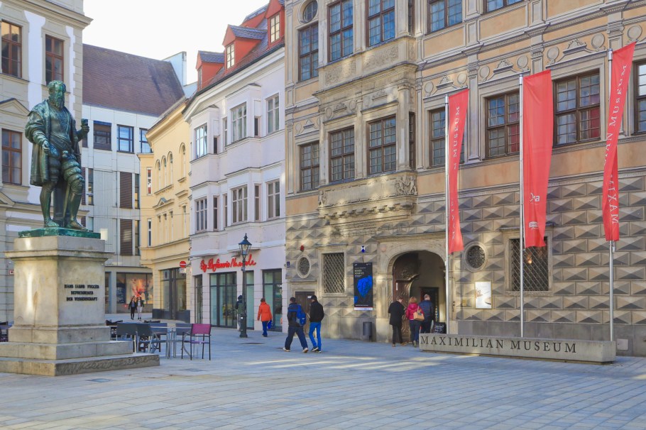 Maximilianmuseum, Fuggerplatz, Fuggerdenkmal, Augsburg, Bayern, Bavaria, Germany, Deutschland, fotoeins.com