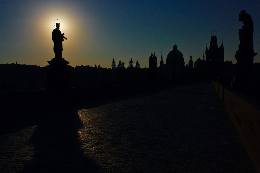 St. John of Nepomuk, Svatý Jan Nepomucký, Charles Bridge, Karluv most, Prague, Prag, Praha, Czech Republic, fotoeins.com