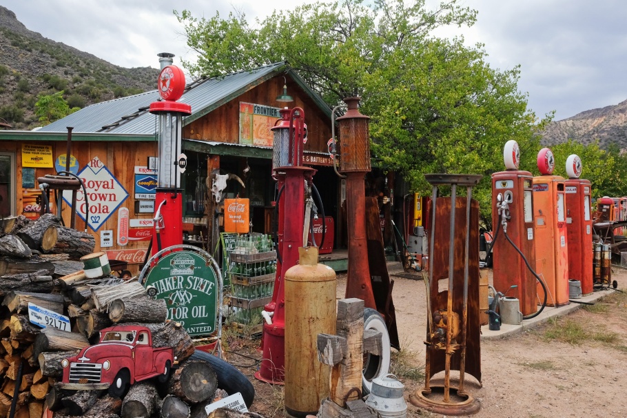 Classical Gas Museum, signage, gas station, Embudo, NM, Low Road to Taos, River Road to Taos, NM-68, USA, fotoeins.com