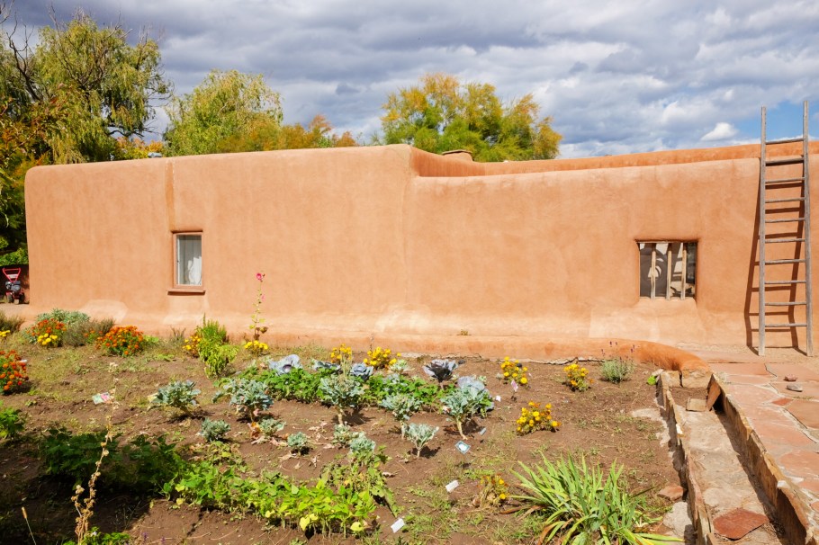 Abiquiú Home and Studio, Georgia O'Keeffe Museum, Georgia O'Keeffe, Abiquiu, Santa Fe, New Mexico, USA, fotoeins.com