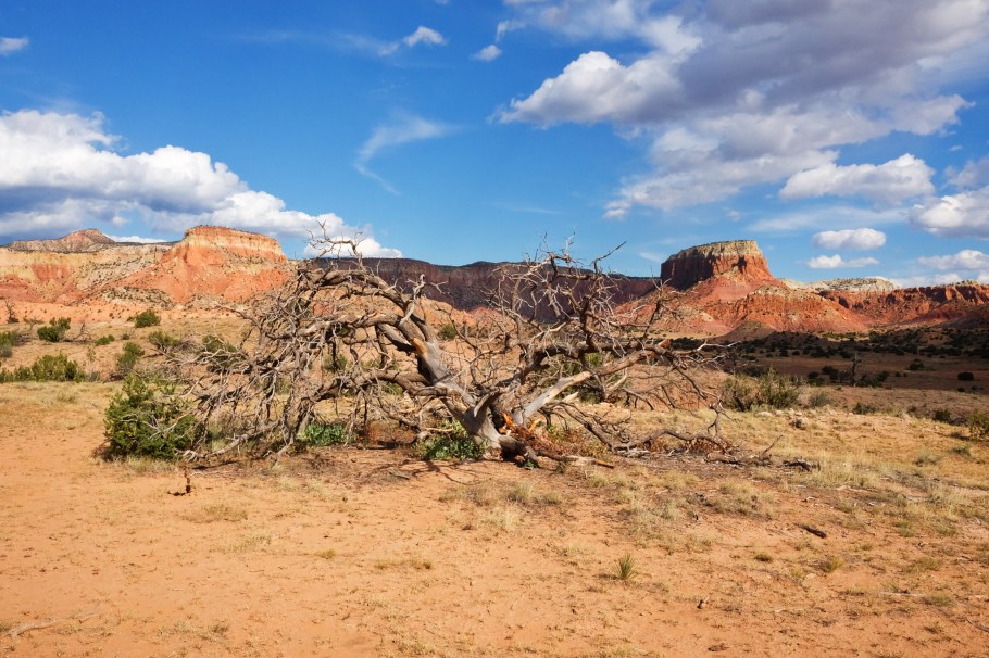 O'Keeffe Country, Ghost Ranch, Georgia O'Keeffe, US 84, US route 84, Abiquiu, New Mexico, USA, fotoeins.com