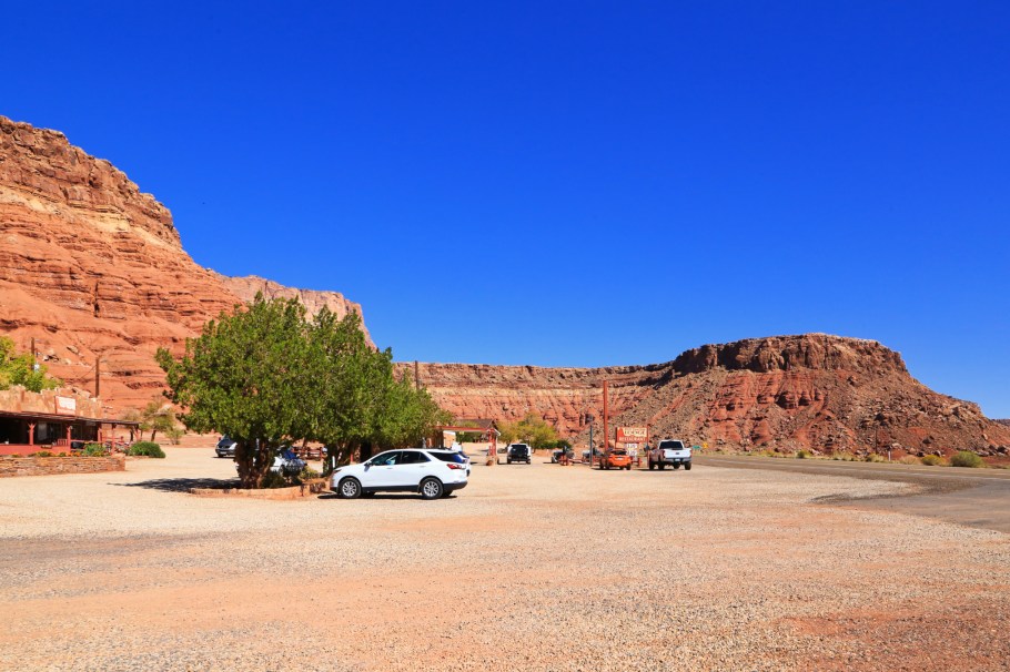 Cliff Dwellers Lodge and Restaurant, Cliff Dwellers, Vermilion Cliffs, Lees Ferry, Colorado Plateau, Marble Canyon, Arizona, fotoeins.com