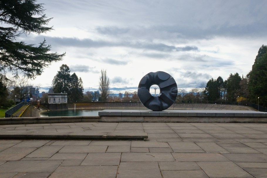 Black Sun, Isamu Noguchi, Volunteer Park, Capitol Hill, Seattle, WA, USA, fotoeins.com