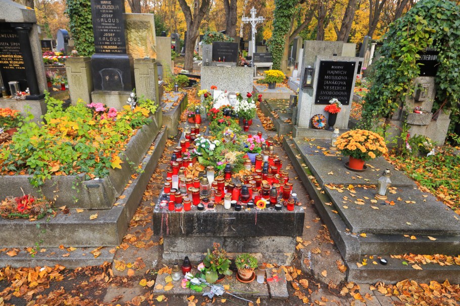Hrob Jana Palacha, Jan Palach, Olšany Cemetery, Olšanské hřbitovy, Prague, Prag, Praha, Czech Republic, fotoeins.com