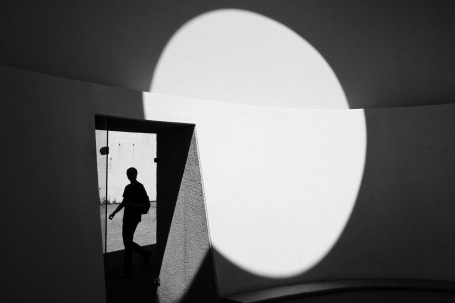 Sky-space, James Turrell, Museum der Moderne Salzburg, Salzburg Walk of Modern Art, Salzburg, Austria, Oesterreich, fotoeins.com, black and white, monochrome