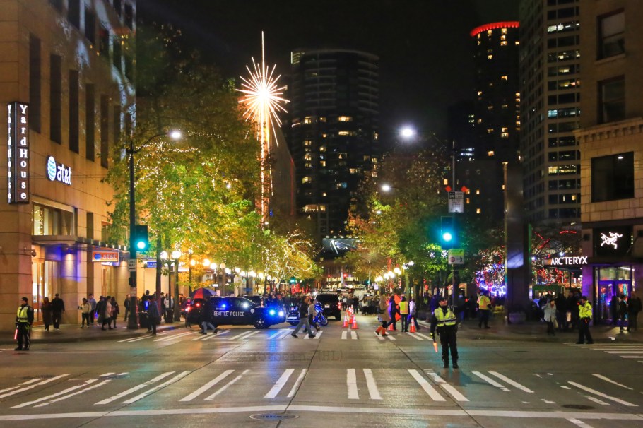 Macy's, Bon Marche building, The Bon, Thanksgiving, holiday star, Seattle, Washington, USA, fotoeins.com