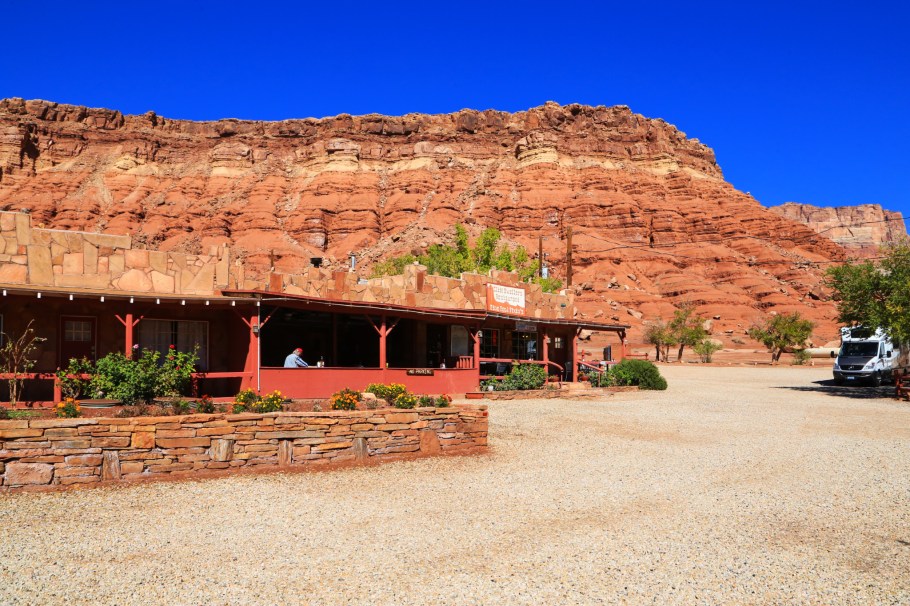 Cliff Dwellers Lodge, Vermilion Cliffs, Vermilion Cliffs National Monument, Bureau of Land Management, US 89A, US Route 89A, Arizona, USA, fotoeins.com