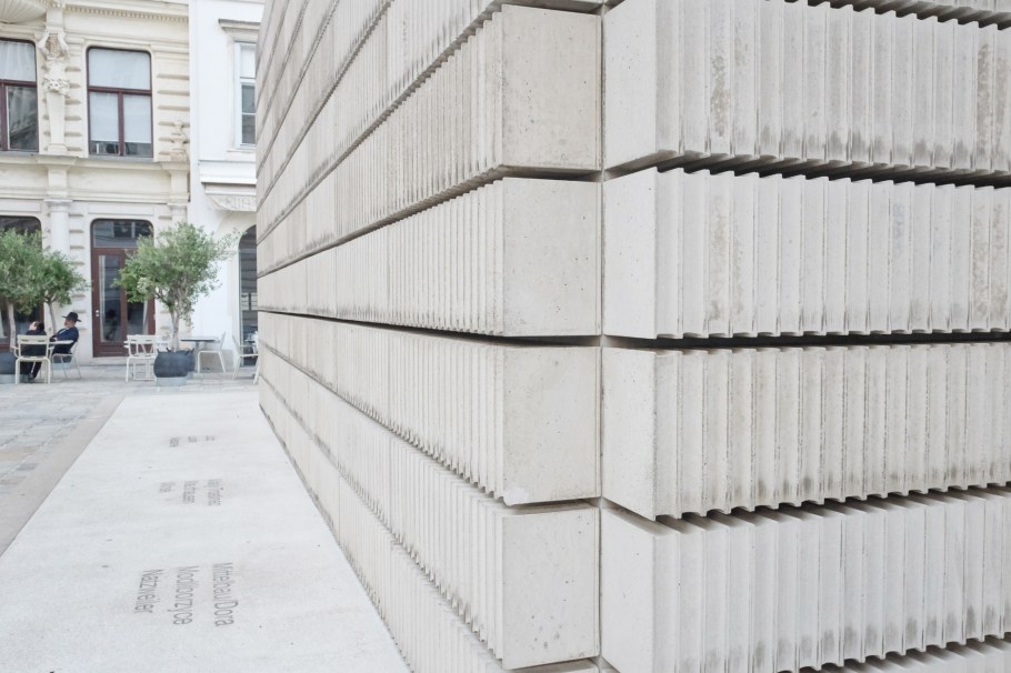 Rachel Whiteread, sculpture, Jewish memorial, Judenplatz, Wien, Vienna, Austria, Oesterreich, fotoeins.com