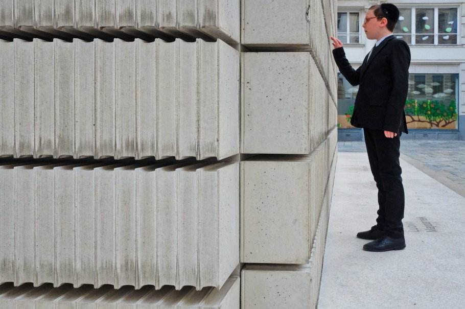 Holocaust memorial, Nameless Library, Rachel Whiteread, Judenplatz, Vienna, Wien, Austria, Oesterreich, fotoeins.com