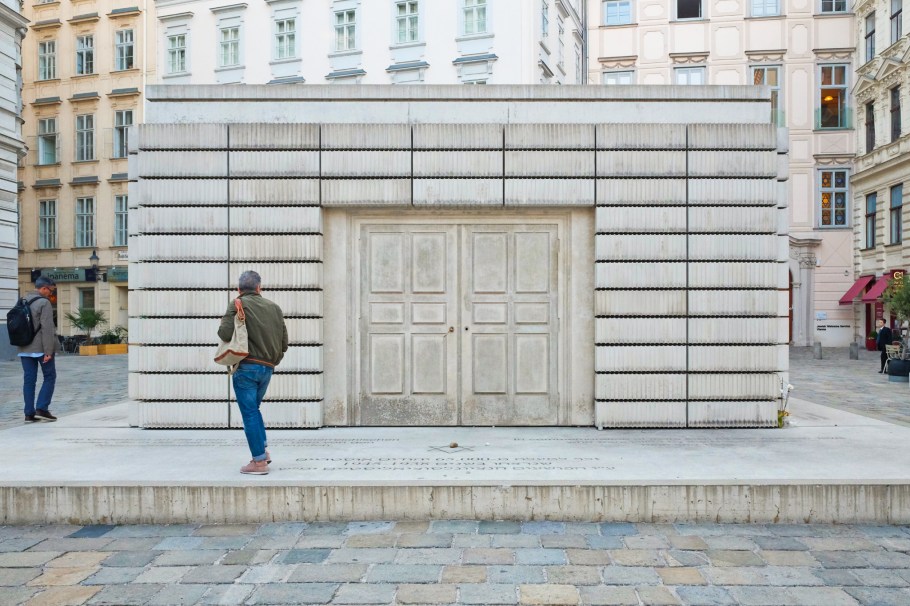 Rachel Whiteread, sculpture, Jewish memorial, Judenplatz, Wien, Vienna, Austria, Oesterreich, fotoeins.com