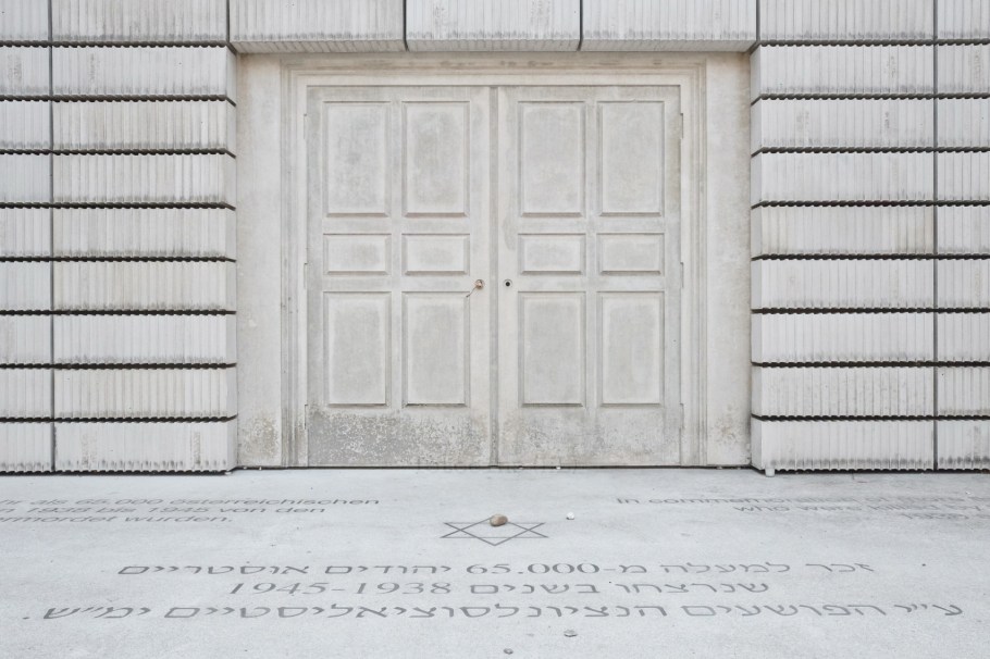 Rachel Whiteread, sculpture, Jewish memorial, Judenplatz, Wien, Vienna, Austria, Oesterreich, fotoeins.com