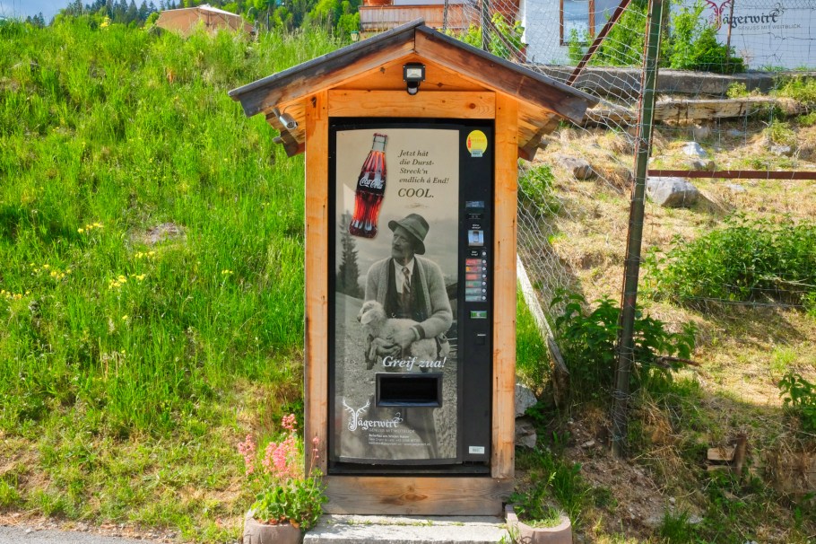 Cola-Automat, Gasthof Pension Jägerwirt, Scheffau, Wilder Kaiser, Tirol, Tyrol, Austria, Österreich, fotoeins.com