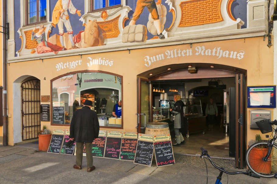 Zum alten Rathaus, Metzger, Imbiss, Mahlzeit, Mittenwald, Oberbayern, Upper Bavaria, Werdenfelser Land, Bayern, Bavaria, Germany, Deutschland, fotoeins.com