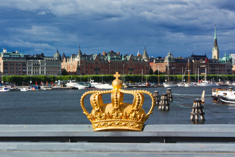 Gilded crown, Skeppsholmsbron, Skeppsholmen, Stockholms ström, Stockholm, Sweden, fotoeins.com