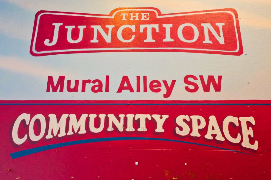 Mural Alley SW, The Junction, West Seattle, Seattle, Washington, USA, fotoeins.com