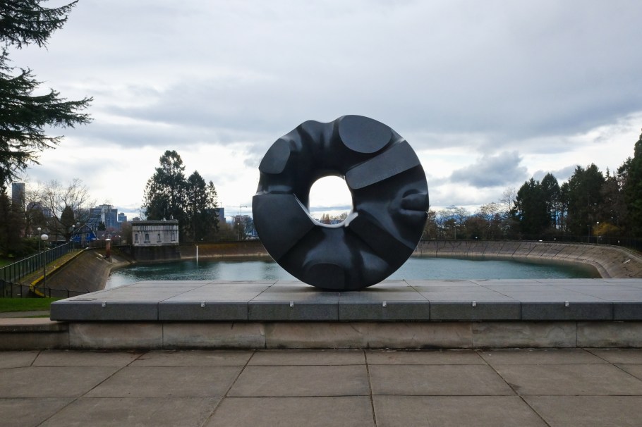Black Sun, Isamu Noguchi, Volunteer Park, Capitol Hill, Seattle, WA, USA, fotoeins.com