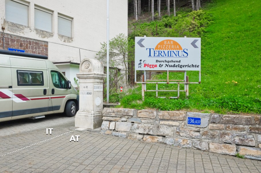 Brenner Pass, Border, Staatsgrenze, Confine di Stato, Brenner, Tirol, Tyrol, Austria, Österreich, Brennero, Bolzano, South Tyrol, Italy, Italia, fotoeins.com