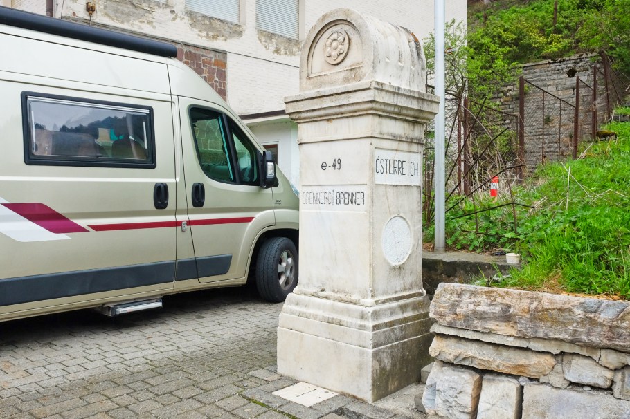 Brenner Pass, Border, Staatsgrenze, Confine di Stato, Brenner, Tirol, Tyrol, Austria, Österreich, Brennero, Bolzano, South Tyrol, Italy, Italia, fotoeins.com