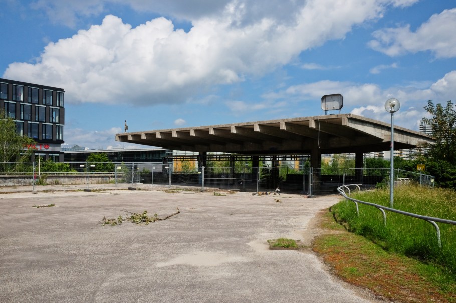 München Olympiastadion, Munich Olympic Stadium, Olympiapark, München, Munich, Bavaria, Bayern, Germany, train station, fotoeins.com