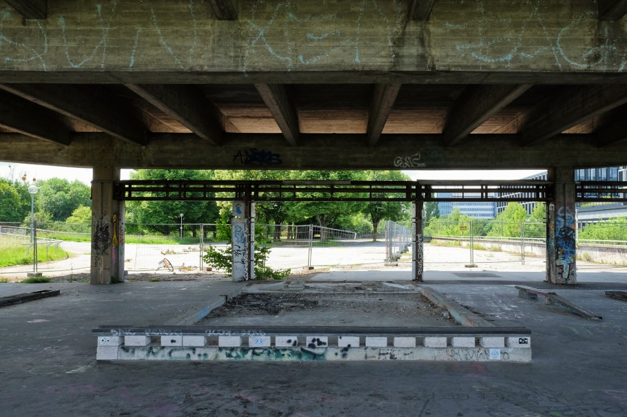 München Olympiastadion, Munich Olympic Stadium, Olympiapark, München, Munich, Bavaria, Bayern, Germany, train station, fotoeins.com