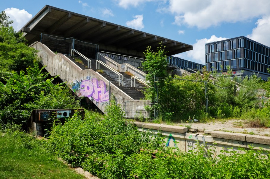 München Olympiastadion, Munich Olympic Stadium, Olympiapark, München, Munich, Bavaria, Bayern, Germany, train station, fotoeins.com