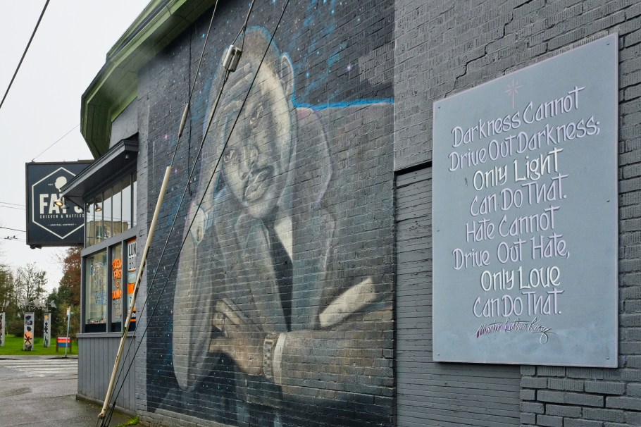 Fat's Chicken and Waffles, Martin Luther King Jr. mural, James Crespinel, Central District, Seattle, WA, USA, fotoeins.com