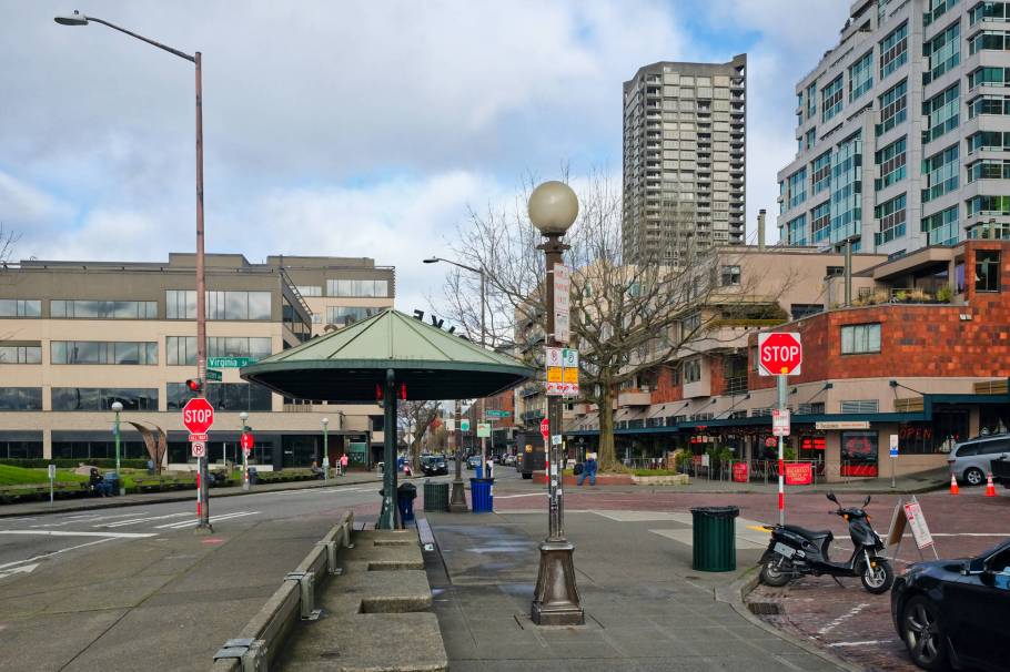 Pike Place, Virginia Street, Western Avenue, Pike Place Market, Victor Steinbrueck Park, Starbucks, Seattle, Washington, USA, fotoeins.com