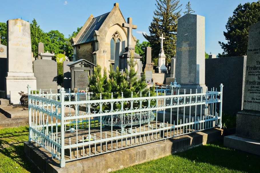 13. Bezirk, Hietzing, Friedhof Hietzing, Hietzing Cemetery, Friedhoefe Wien, Hietzing, Wien, Vienna, Austria, Oesterreich, fotoeins.com