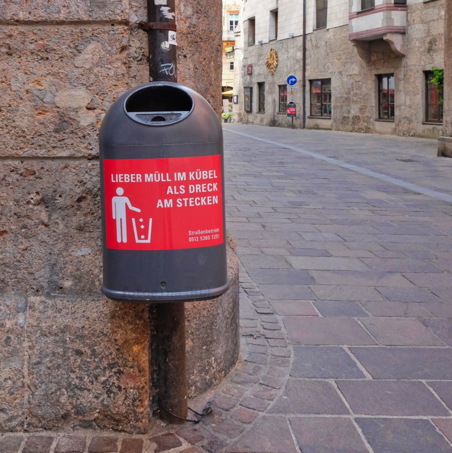 Strassenbetrieb, Müllkübel, Müllsprüche, Mistkübel, Abfallkörbe, Abfalleimer, Innsbruck, Tirol, Tyrol, Austria, Oesterreich, fotoeins.com