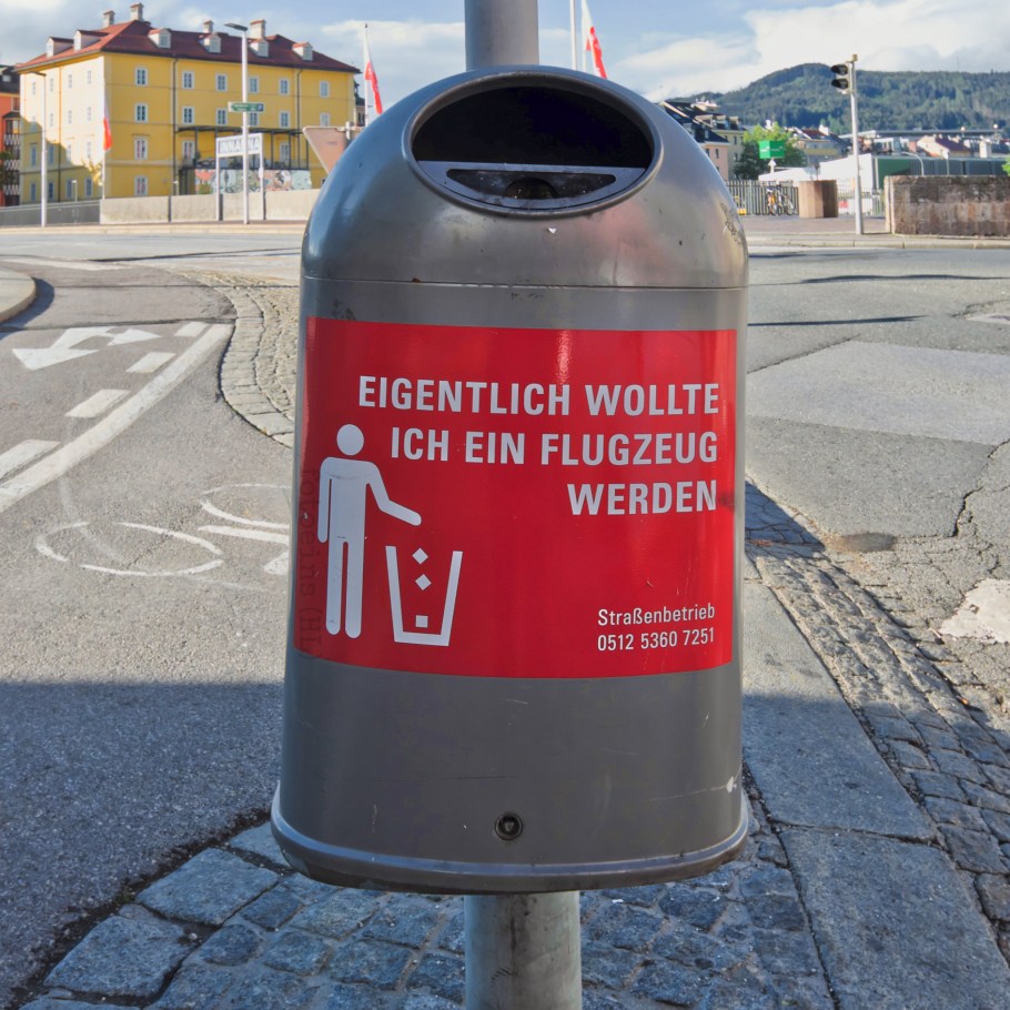 Strassenbetrieb, Müllkübel, Müllsprüche, Mistkübel, Abfallkörbe, Abfalleimer, Innsbruck, Tirol, Tyrol, Austria, Oesterreich, fotoeins.com