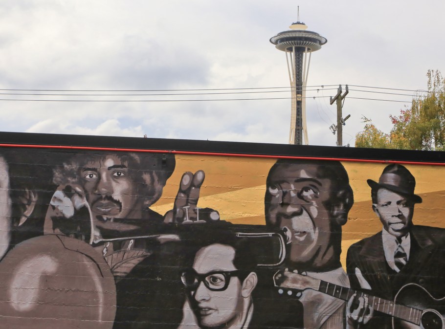 Space Needle, Tower Records, wall mural, Lower Queen Anne, Seattle, Washington, USA, fotoeins.com