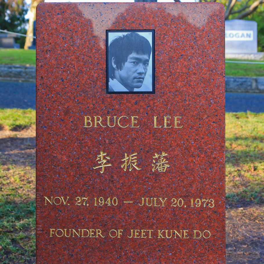 Bruce Lee, Brandon Lee, Lake View Cemetery, fall colours, autumn colours, Capitol Hill, Seattle, Washington, USA, fotoeins.com