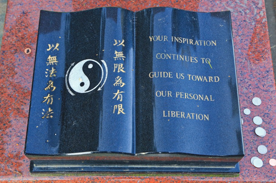 Bruce Lee, Brandon Lee, Lake View Cemetery, fall colours, autumn colours, Capitol Hill, Seattle, Washington, USA, fotoeins.com