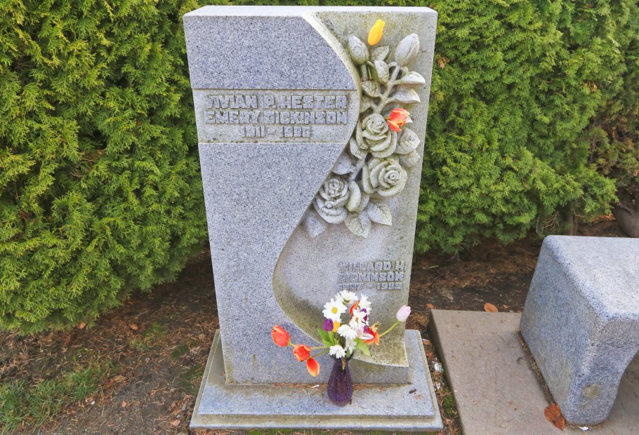 Bruce Lee, Brandon Lee, Lake View Cemetery, fall colours, autumn colours, Capitol Hill, Seattle, Washington, USA, fotoeins.com