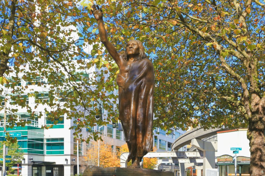 Sealth statue, Tilikum Place, Chief Sealth, Seattle, Washington, USA, fotoeins.com