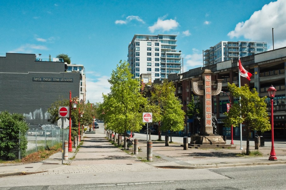 Chinatown Memorial Plaza, Chinatown Memorial Square, Chinatown, Vancouver, BC, Canada, fotoeins.com