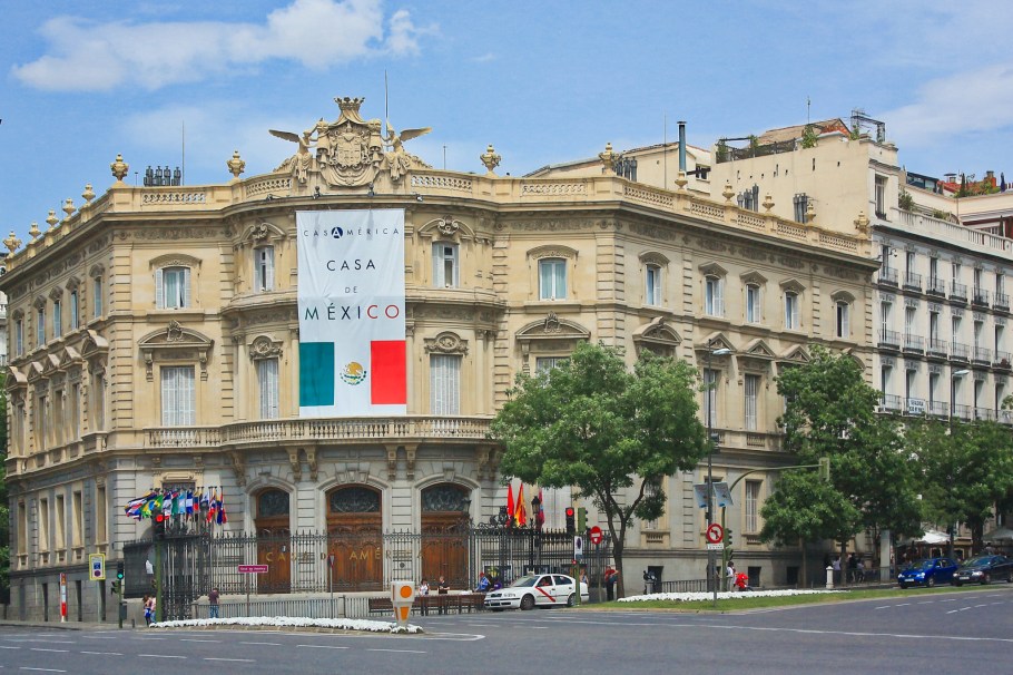 Palacio de Linares, Casa América, Plaza de Cibeles, Paseo del Prado, Madrid, Spain, España, fotoeins.com