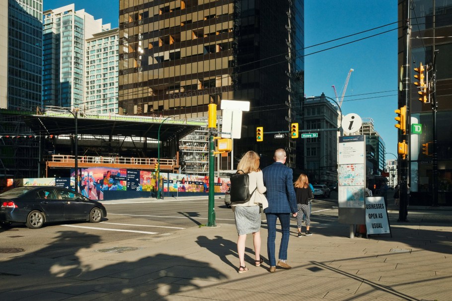 West Georgia and Howe, downtown Vancouver, Vancouver, BC, Canada, fotoeins.com