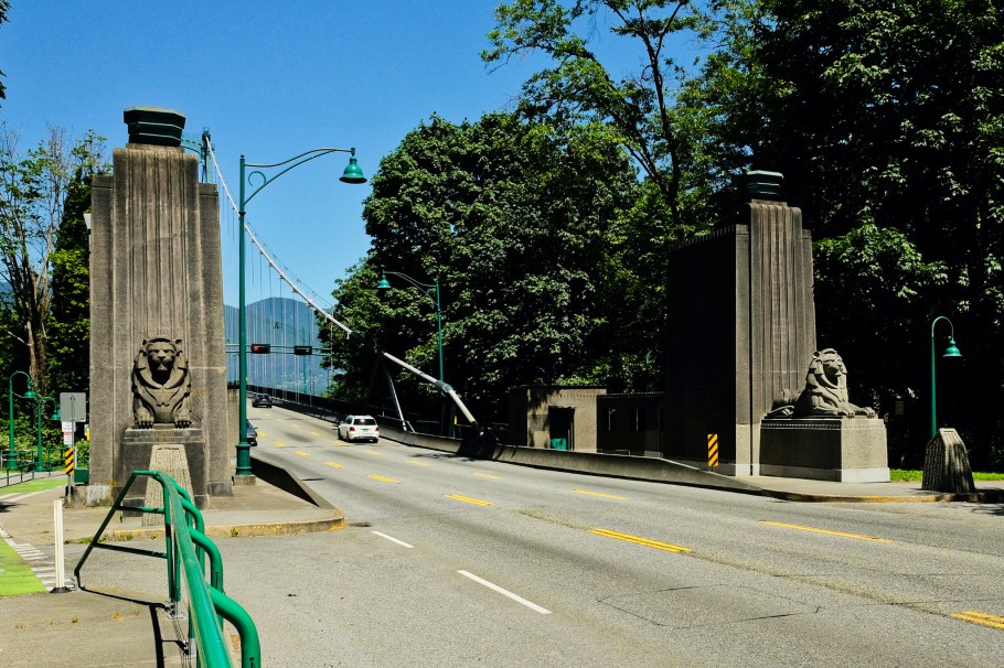Lions Gate Bridge, Stanley Park Causeway, Stanley Park, Vancouver, BC, Canada, fotoeins.com
