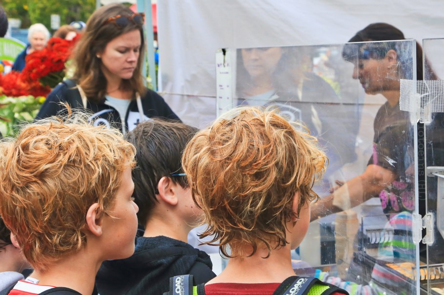 market mini donuts, Ballard Farmers Market, Ballard, Seattle, Washington, USA, fotoeins.com
