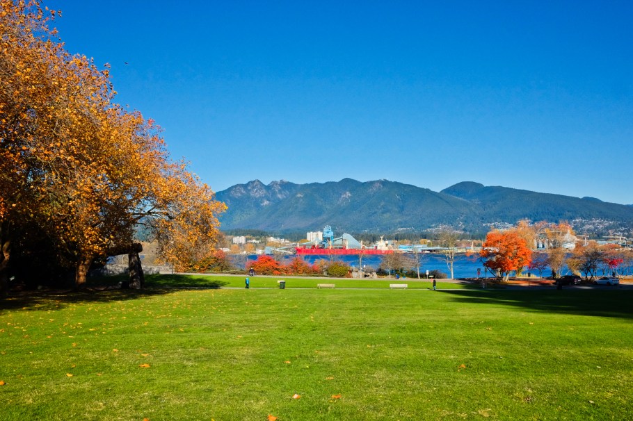 Lumberman's Arch, χʷay̓χʷəy̓, Musqueam, X̱wáy̓x̱way, Squamish, Stanley Park, Burrard Inlet, Vancouver, BC, Canada, fotoeins.com