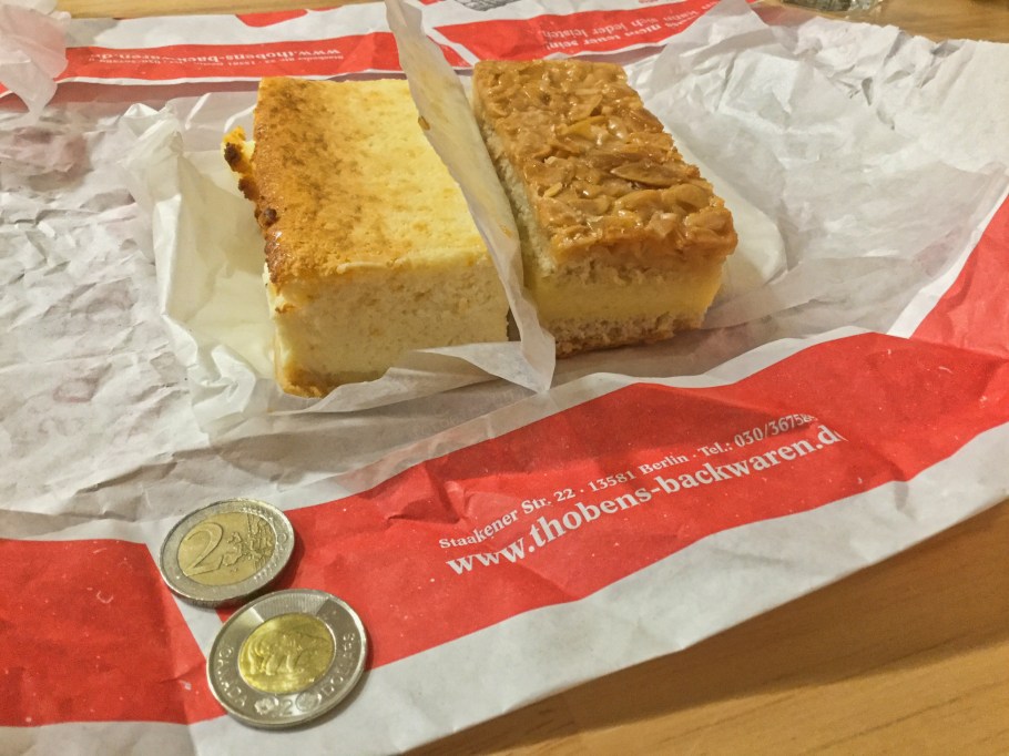 Käsekuchen, Bienenstich, Thobens, Berlin, Germany, Deutschland, fotoeins.com